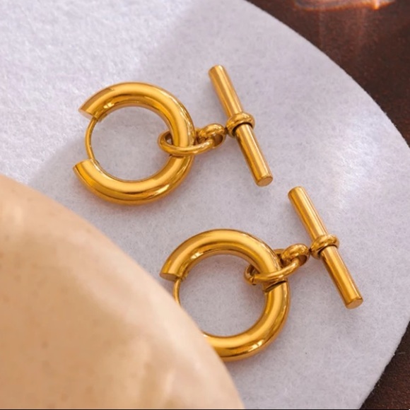 💛Gold plated huggie hoop earrings - Picture 4 of 5